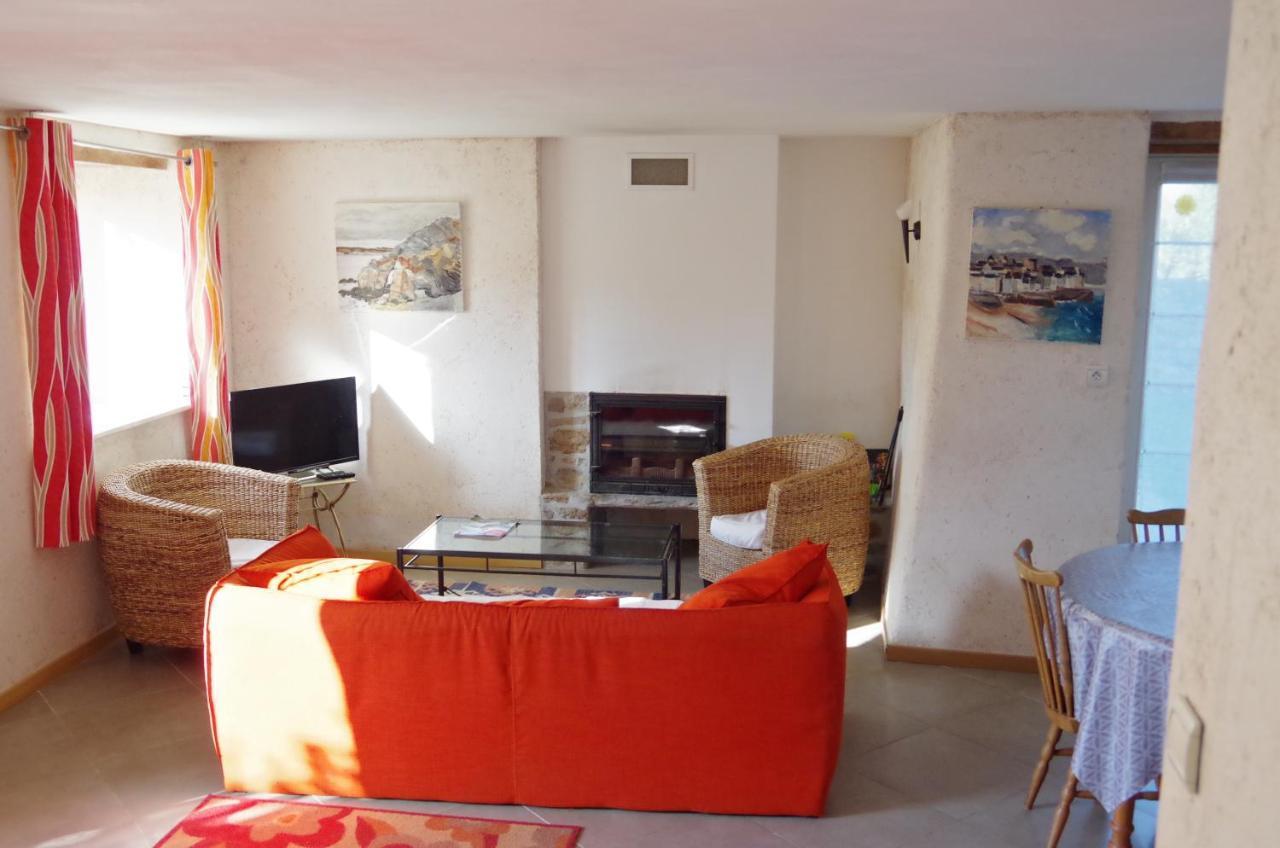 Gites Du Manoir De Goandour 크로종 객실 사진