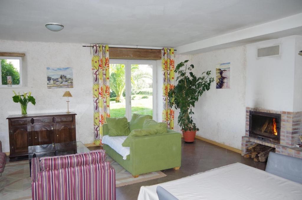 Gites Du Manoir De Goandour 크로종 객실 사진