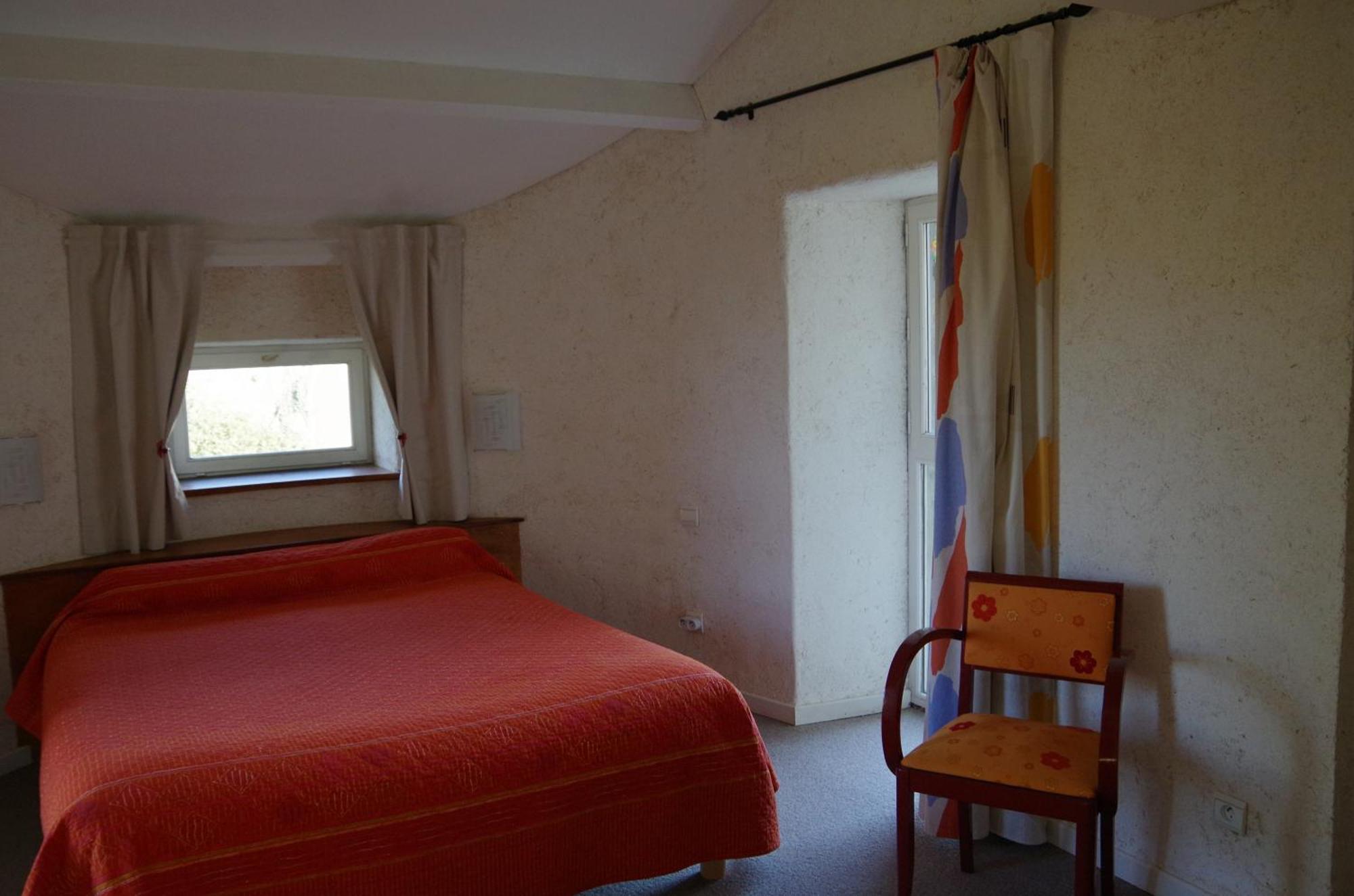 Gites Du Manoir De Goandour 크로종 객실 사진